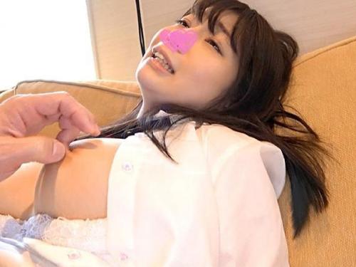 制服姿の豊満な美少女とラブホテルで秘密の冒険！制服を脱がずに展開される背徳的な時間、彼女はまさに欲望の具現化だった！