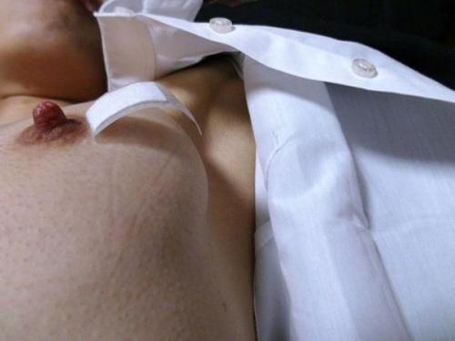 美しい女子大生が自宅に侵入した管理人に睡眠薬で意識を奪われ、驚愕の出来事が待ち受ける！