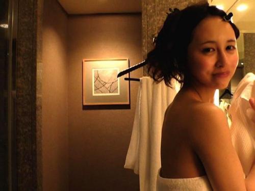 《激シコ注意》美人AV女優がお酒に酔い潰れて…♥すっぴんのプライベートで甘々なラブセックスを堪能せよ♪