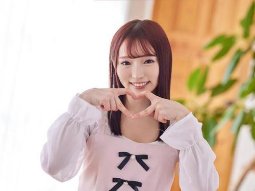【AVデビュー】天真爛漫な微笑みが心を掴む、完璧なプロポーションを持つ美少女が緊張しながらも大胆に挑む初体験の情熱的な絡み