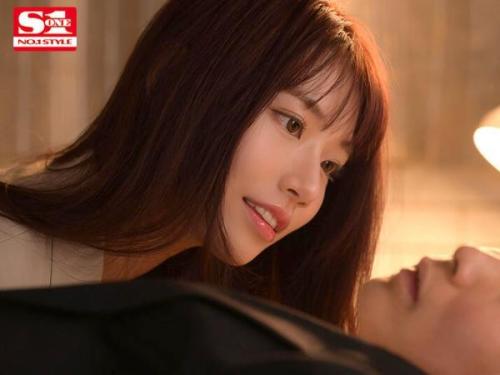 ＜河北彩花＞仕事もチンポも肉食な美人上司が気弱な後輩社員に酒を飲ませて誘惑セックス！
