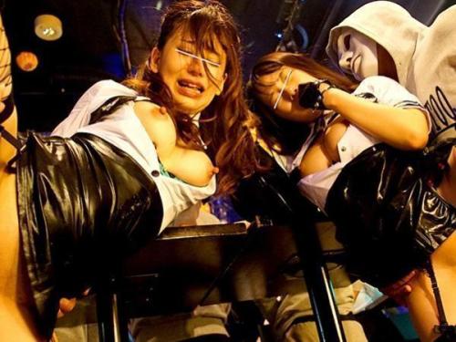 ハロウィンの夜、魅惑的な仮装美女が抗えない快楽の波に飲み込まれる！