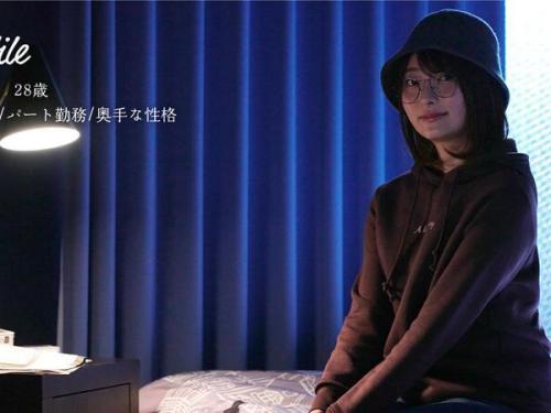 【禁断の関係】パートナーがいるパート先の美女の部屋に上がり込んでセックスする関係に..♡暗い部屋でのエッチは気持ちいい！