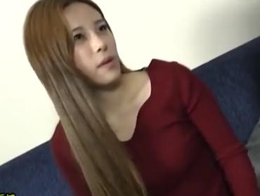 【熟女ナンパ】女優みたいな美人妻をだまして脱がしちゃう！デか乳輪に吸いつくｗ