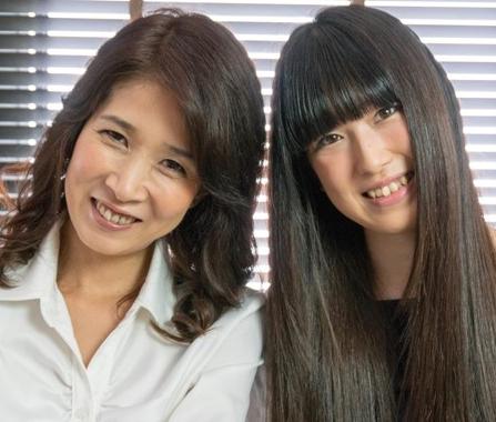【熟女ナンパ】娘の目の前で犯される美人妻ｗ娘も興奮して股を開き始めた