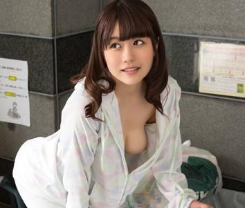 【熟女ナンパ】人妻の格好がエロすぎて襲ってしまったｗ他人妻のおっぱいを揉みまくる