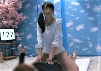 【ＭＭ号】「ヤバいｗ気持ちいいｗ」友達と素股中に生挿入ｗ生中出ししてパニクっちゃうｗ