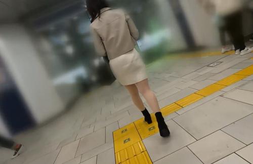【逆さ撮り×電車痴漢】ストーカーに狙われたミニスカワンピ女のパンツをじっくり堪能して、ストッキング破って強姦ファック♡