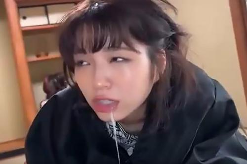 【イラマチオ×潮吹き】倉本すみれ 陽キャで健気で炸裂する新人倉本すみれを猥褻教育した。身動き取れない状況で激細ボディをガクブル震わせ何度も何度もガチイキ。