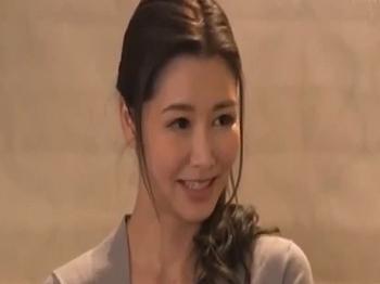 【人妻×寝取り】三浦歩美 旦那を助ける為だと言われると、身も心も痺れて彼を受け入れるしかなかった。1週間が過ぎようとしていたある日、イケナイ事を求めるようになっていた。