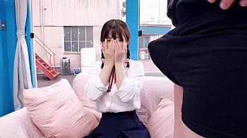 【美少女×電マ】好奇心旺盛な10代のリアルな性事情暴露をしている。初めての電マに興味津々で顔赤らめながら股間に当てて絶頂体験。