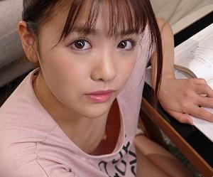 【微乳×ミニ系】永瀬ゆい 絶対に手を出しちゃいけない上司の娘の無防備すぎる胸元から乳首がポロリ。見てはいけないと分かっていても目をそらせなくなって見てしまったのが最後。