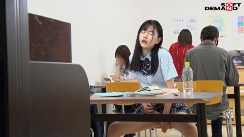 【淫乱×中出し】清楚J〇が席を離れた際に発情型パウダーを混入したペットボトルとすり替えた。効いてきたタイミングで即効型リキッドチンボが襲いかかる。