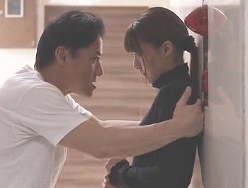 【熟女×中出し】東條なつ 挙式を控えて幸せな生活を送るなつ。8年前、レプ被害に遭いながらも傍で支えてくれた主人と家庭を築ける喜びを日々感じていた。