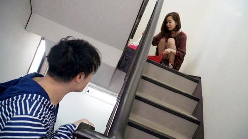 【ノーブラ×主婦】篠田ゆう 宮崎の隣に引っ越してきたのはヤリ応え抜群のハレンチ人妻・ゆうだった。掃除をしながら小ぶりなボディに実った大きめのおっぱいと卑猥なアソコを誘惑。