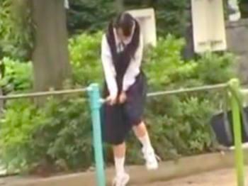 ＜女子高生＞野外オナニーするロリ制服JKを盗撮！個室トイレで乳首責め…イキ悶える美少女が大人チンポで羞恥イキ！＜着衣＞