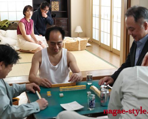 【玉城夏帆】借金の支払いができるまで汗臭い作業員たちのタコ部屋に亭主と一緒に放り込まれた奥さんが輪姦！