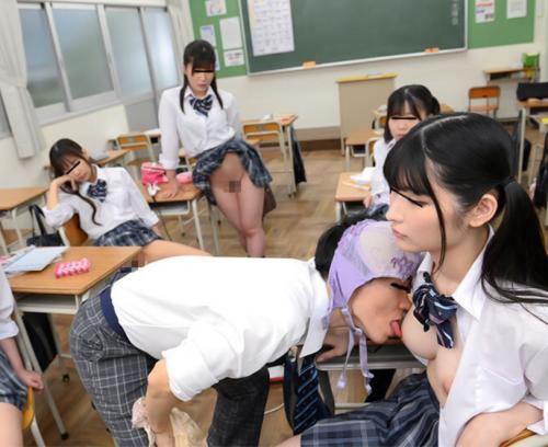 【時間STOP】可愛い女子高生と同じクラスのモブキャラ男子が女子をマネキンにしてもてあそぶ