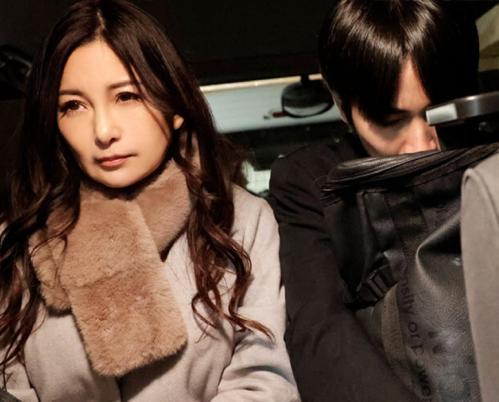 【一色桃子】進学直前の一人息子が犯罪をしたと脅迫された美人ママが逆らえなくなった絶頂M女スイートルーム輪姦SEX
