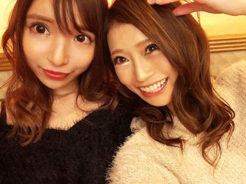 アパレル店員のギャルビッチがラブホでチンをハメられカメラに公開！オヤジに中出しされちゃう乱交セックス