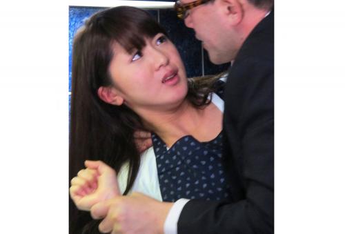 【NTR♥中出し】><;いや！！み見ないで・・清楚な妻が夫の目の前で寝取られ種付け・・⇒さらにド淫乱になるw
