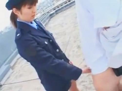 【婦人警官♥フェラ】外でエロ本見ながらオナニーしてたら婦人警官に現行犯逮捕され野外でふぇらザーメン摂取されるww