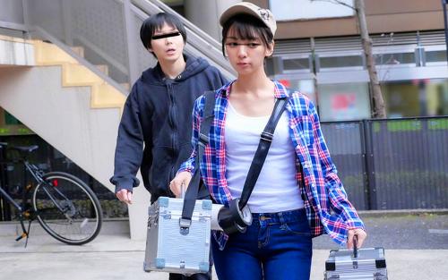 【中出し♥レイプ】めちゃ可愛くて♡気の弱いボーイッシュ新人ADをAV現場の常識と偽ってセクハラしまくって最後に犯すww