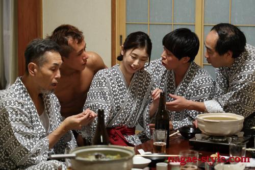 【小松杏】夫と一緒に訪れた旅館で美人妻は夫公認のえろえろ寝取られセックスになった
