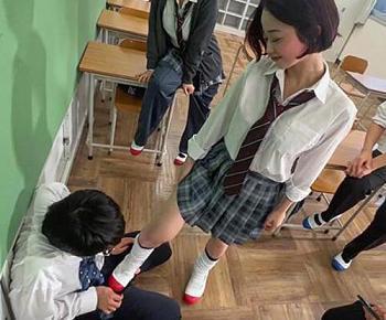 【MINAMO】トップクラスの美貌の女子高生が学校の教室で男子にまわされる！