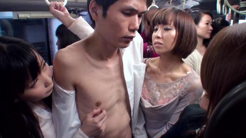 【人妻バス】魅力的な人妻で満員のバス！四方から手が伸びてきてチ〇ポシコシコと弄んでくる