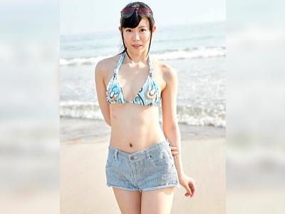 【マジックミラー号】ビーチにいたカップルをMMに連れ込み寝取る！マジックミラー越しに彼氏がいるのに妊娠覚悟の生ハメ中出し！