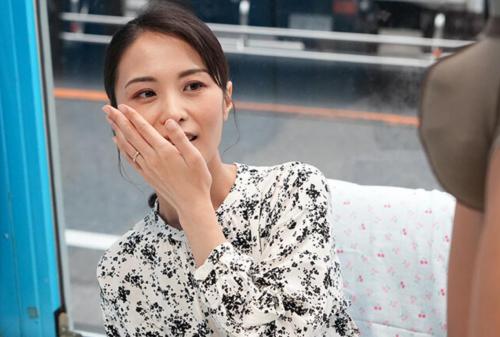 【MM号×人妻】『声聞こえちゃう…』旦那と子が近くにいるのにママは他人棒にイキまくってしまう！