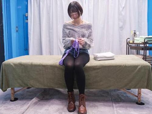 【MM号×潮吹き】『ダメッ出ちゃう！』どエロい美女が極小ビキニで大興奮！潮を吹きまくって大洪水！
