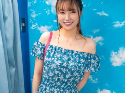 【MM号】『私感じやすいの…』胸元がエロい服を脱がせると綺麗な巨乳が出てきて…