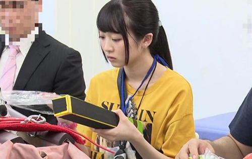 【潮吹き×AD】『私ですか…？』激カワな新人ADが顔射ぶっかけ中出しの白濁祭り！