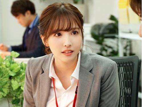 【三上悠亜×潮吹き】仕事のできる先輩がまさかの絶倫！残業中に制欲コントロールできなくて美人社員とエッチしちゃう！