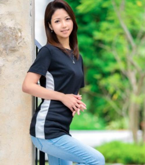 【人妻×小川華蓮】『日本人離れした美貌！』結婚生活に不満がある美女が他人棒を求めまくる！