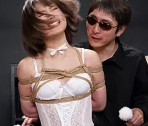 【潮吹き×渚みつき】小柄な美少女が拘束されて怒涛のイキゴロし！
