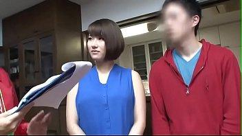 賞金かけて息子と母の近親相姦企画だったが本気中出ししてしまう童貞素人と巨乳奥様