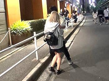 <女子高生>家出イケイケ女子校生を自宅連れ込み！大人に売られた小娘に電マ&バイブ責め…3Pパコで無許可ザーメン注入！<制服>