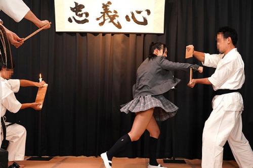 格闘技一本で男を知らない女子校生がチンコに囲まれ破瓜激痛ハーレム