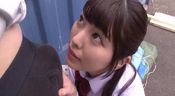 「精液って熱くなると死んじゃうんです」作業員のズボンを脱がし突如フェラするS女女子校生