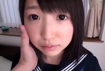 【松下ひかり】ミニマムで幼さの残るイケナイ美少女校生が半脱ぎS〇Xで舌上射精