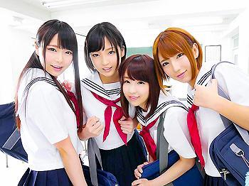 【女子校生乱交ファック】エロくてカワイイ女子校生が教室でチ〇コ虐めて乱交ファック！勃起チ〇コズッポリ刺して孕ませ確定オーガズム！