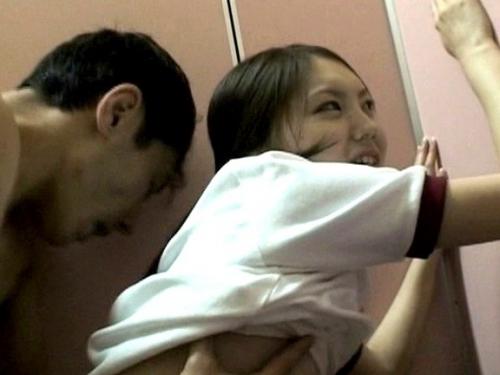 【公衆便所×女子校生精子注入】「はじめてなの♬」性欲爆発オジサンを女子トイレでペロペロ魅惑のし子宮フルピストンぶちまけ痙攣オーガズムする制服S女