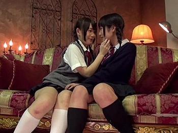 制服JK同士の女の子が舌を絡ませ密着ディープキス！秘密の百合遊びでおまんこビショビショぅぅぅぅ！