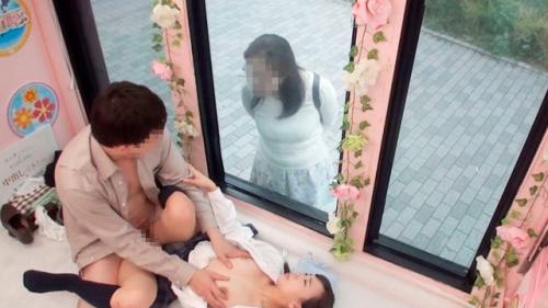 【マジックミラー×シロウト】再婚で出来たお養父さんと性行為したい！そんな少女女子校生の願いを叶える企画で母の眼前で密会セックスｗ