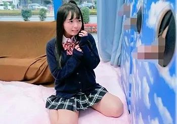 「中出しダメェ～！」制服女子は彼氏のちんこ当てられるのか？！アレの形や臭いや感触を確かめるしぐさがエロい