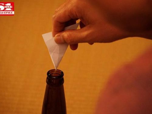 ＜潮美舞＞苦手な中年上司と同室で予想外の展開に… 苦手なのに彼のたくましい魅力に抗えず、思わず虜になってしまう美人OLの物語！