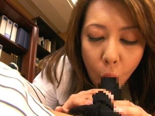 《パンスト》「魅惑の黒タイツで魂を奪われる。透けるような豊かなお尻の誘惑に沈む夜」